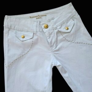 Size 5 Jeans 30.5" Inseam Low-Rise Gold Accents White Bootcut / Straight Leg